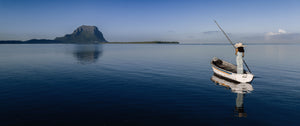 MAURICIENNE EN ROBE BLEUE VERS LE MORNE 02