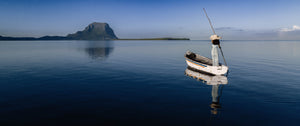 MAURICIENNE EN ROBE BLEUE VERS LE MORNE LIMITED EDITION