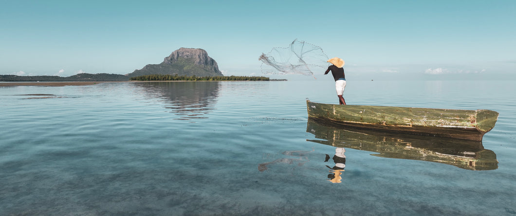 PECHEUR AU FILET A L'ILE AUX BENITIERS VERS LE MORNE LIMITED EDITION